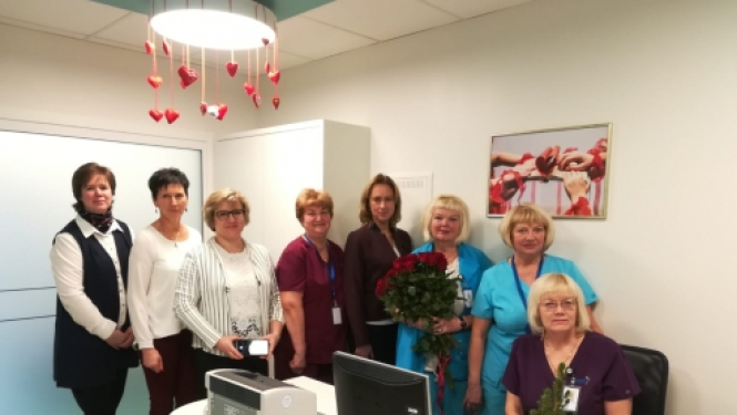 Durvis ver pārbūvētā Vidzemes slimnīcas Asins sagatavošanas nodaļa