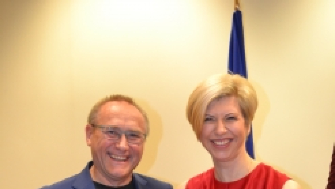 Latgales filiāles vadītājs Sergejs Šimovs saņem Veselības ministrijas Atzinības rakstu