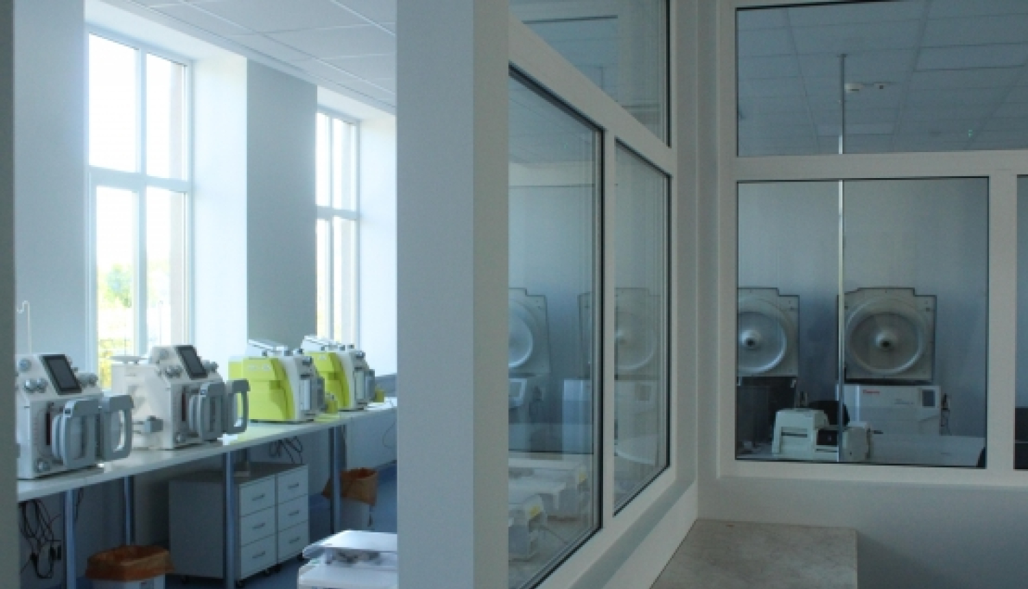 Valsts asinsdonoru centrā atklātas jaunas un mūsdienīgas asins komponentu sagatavošanas telpas